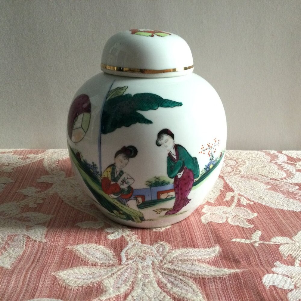 Vintage Ginger Jar Chinese Porcelain Hand Painted with Lid zhong guo Jingdezhen